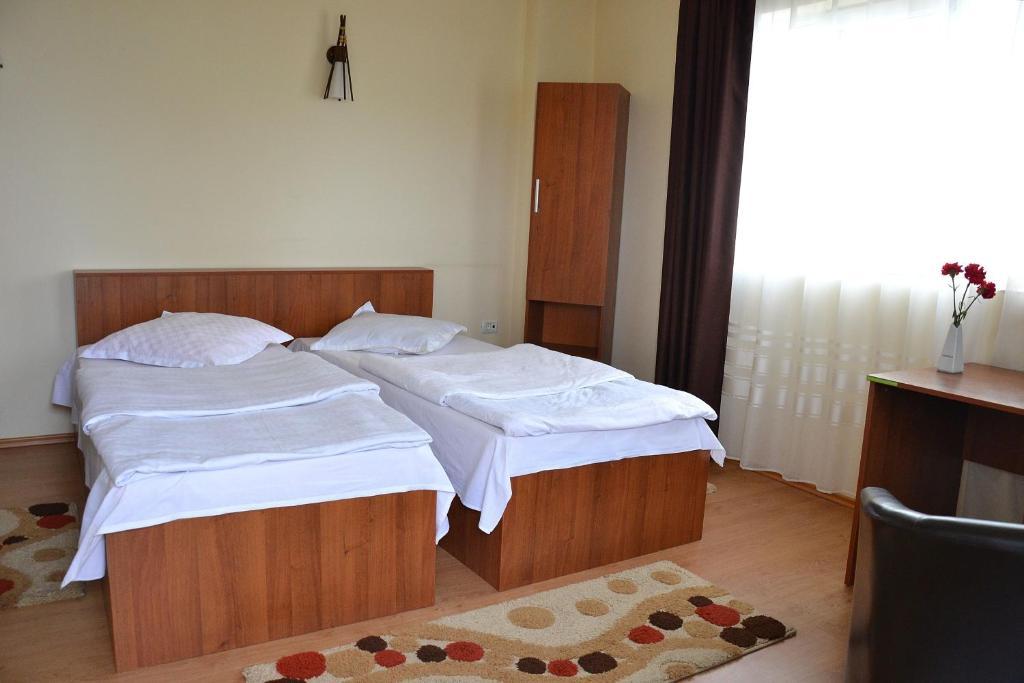 دروبيتا تورنو سيفيرين Hostel Tropical المظهر الخارجي الصورة